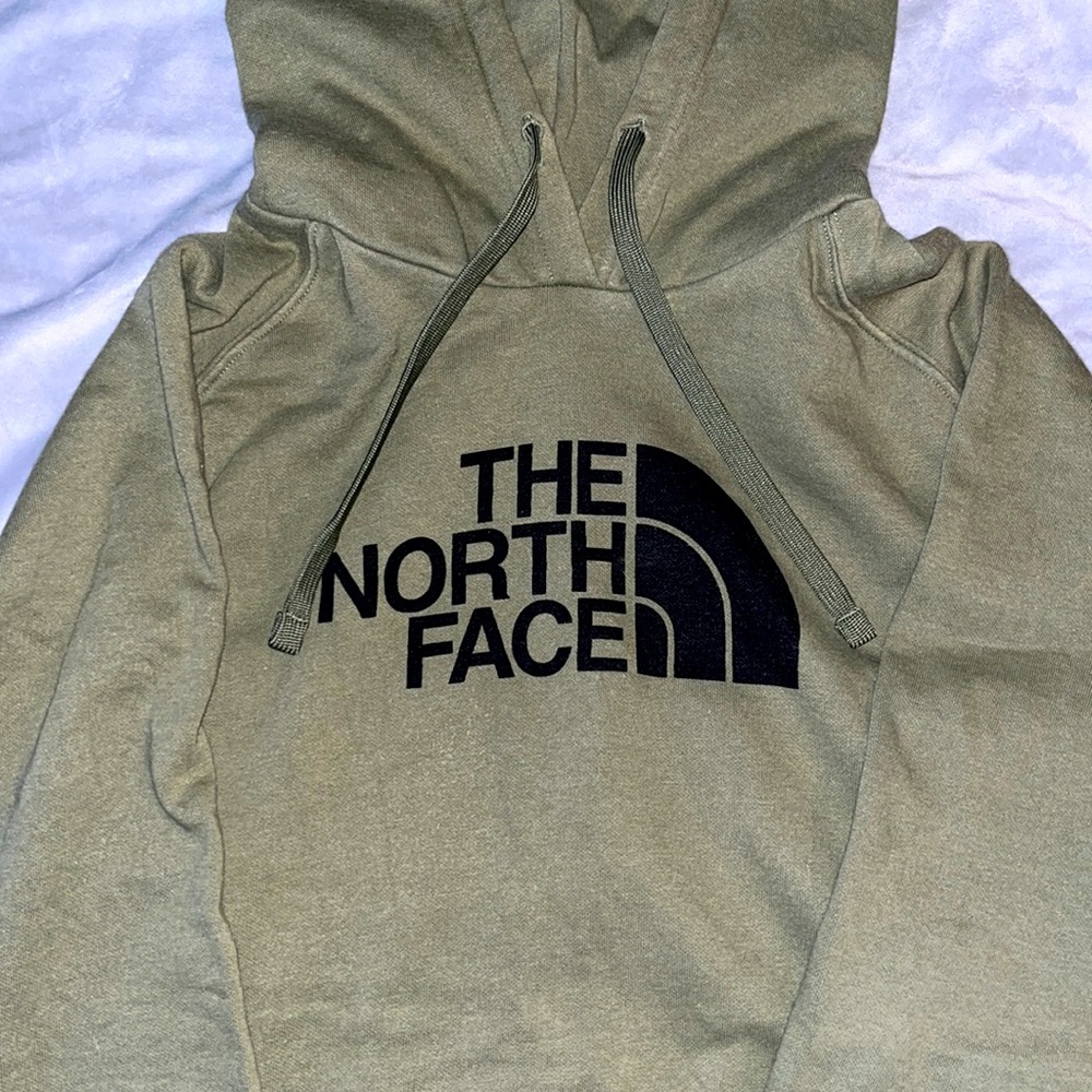 Woman’s large north face hoodie